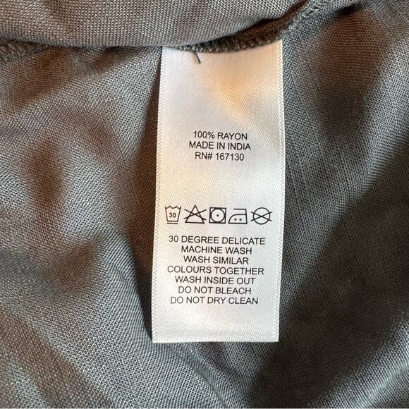 Beyond Words NWT Grey Boxy Oversized Crop Top Size M - Picture 6 of 6